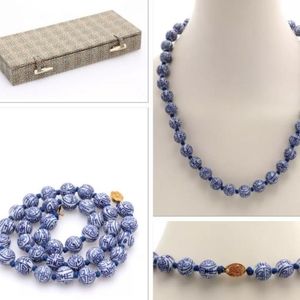 1950's VINTAGE JAPANESE PORCELAIN BEAD NECKLACE